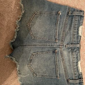 tinseltown blue jean shorts with rips